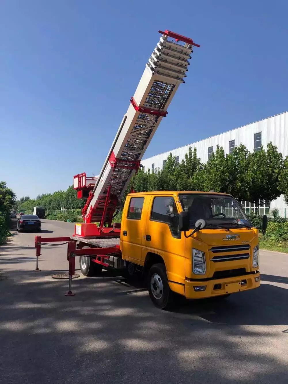 东宝附近的云梯车出租服务：轻松解决高空作业需求