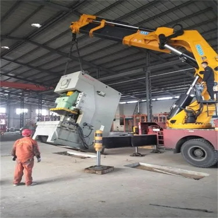 东宝80吨折臂吊车出租附近电话