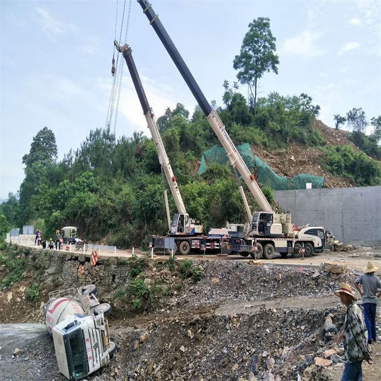 东宝汽车掉沟里叫吊车救援要多少钱