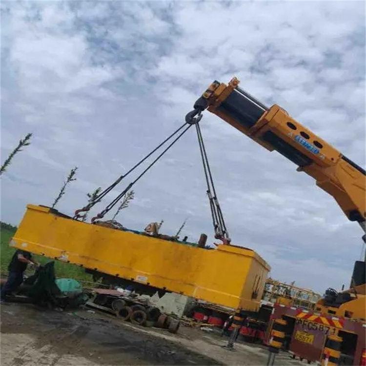 东宝随车吊吊集装箱怎么吊